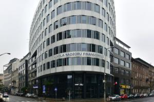 KNF zachęca banki do ugód w sprawie kredytów frankowych