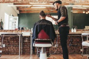 Prokuratura bada, czy dyrektor szpitala mógł urządzić zbiorowe strzyżenie