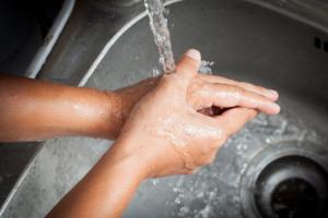 Gminy warmińsko-mazurskie: Brakuje edukacji o ryzyku przenoszenia chorób przez wodę