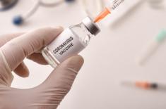Diagności laboratoryjni, farmaceuci i fizjoterapeuci będą szczepić przeciw COVID-19