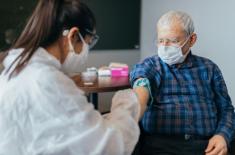 Dowóz na szczepienia – mało czasu na organizację, nieznane koszty i liczba chętnych