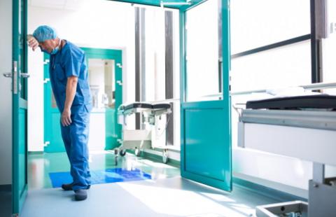 Co trzeci lekarz zmaga się z problemami psychicznymi