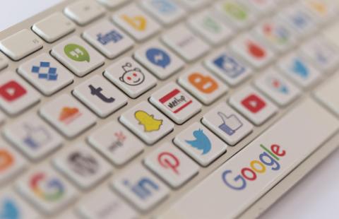 Unia chce karać za pozostawienie posta, a Ministerstwo Sprawiedliwości - za usunięcie