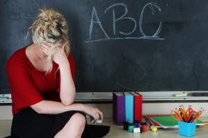 Raport: Nauczyciele przeciążeni obowiązkami i odpowiedzialnością