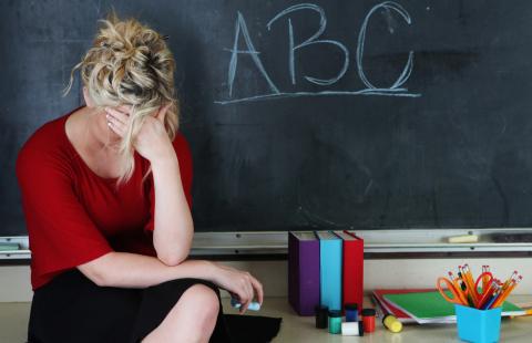 Raport: Nauczyciele przeciążeni obowiązkami i odpowiedzialnością