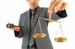 Izba Dyscyplinarna: Dwa delikty adwokata - musi być kara łączna