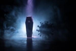 Uroczysty pogrzeb nie dla ateisty – absurd w rozporządzeniu epidemicznym