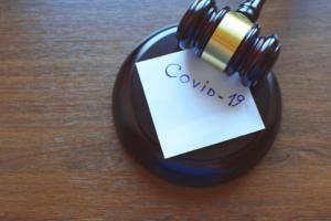 Prawnik ma "dyscyplinarkę" więc sędziowie i strony skorzystają z hotelu, mimo lockdownu