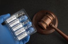 Rząd zaszczepi tysiące osób wbrew prawu. Reszta może go pozwać