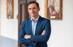 Prof. Adamski: Pominięcie parlamentu w ratyfikacji Funduszu Odbudowy naruszy konstytucję