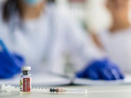 Samorządowe punkty szczepień gotowe, ale rząd hamuje ich uruchamianie