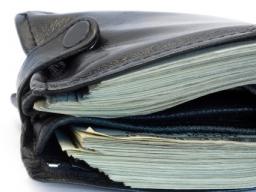 Oszustwa finansowe, szantażowanie pracowników – pensje „pod stołem” rodzą szereg patologii