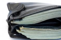 Oszustwa finansowe, szantażowanie pracowników – pensje „pod stołem” rodzą szereg patologii