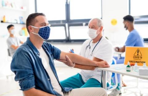 Wojewoda unieważnił wałbrzyską uchwałę o obowiązkowych szczepieniach na COViD-19