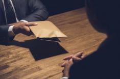 Walka z korupcją to także problem firm - nie warto go lekceważyć