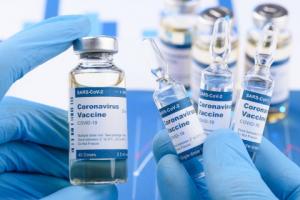 Rząd chce zachęcać do szczepienia się przeciw Covid-19