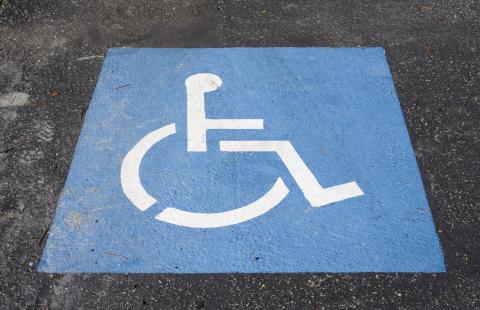 Nie ma rejestru kart, więc niebieskie koperty nie tylko dla niepełnosprawnych