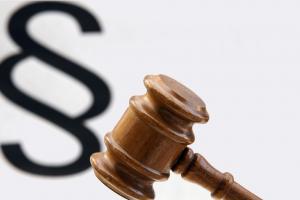 WSA: Subsydiarny akt oskarżenia nie blokuje przyznania świadczenia motywacyjnego