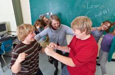 Sprzątanie boiska za szkolny wybryk - MS wraca do pomysłu