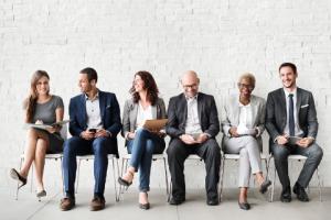 Badanie: Cudzoziemcy choć zadowoleni z pracy w Polsce, szukają zatrudnienia w innych krajach