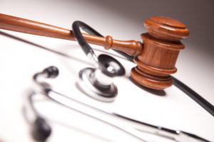 Sąd: Nie ma kosztów przegranego procesu, jeśli pacjent był przekonany o zaistnieniu błędu medycznego
