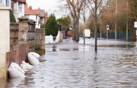 Błyskawiczne powodzie miejskie coraz większym zagrożeniem
