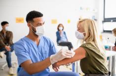 Jest ustawa - pracownicy punktów szczepień pod ochroną jak funkcjonariusze publiczni