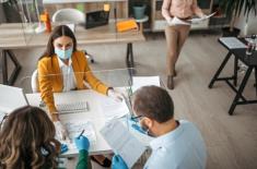 Kolejne fale pandemii nauczyły pracodawców poważnego traktowania BHP