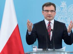 MS: Komisja Europejska uderza w polski porządek prawny