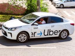 Sąd w Amsterdamie: Uber musi zatrudnić swoich kierowców