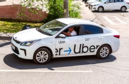 Sąd w Amsterdamie: Uber musi zatrudnić swoich kierowców