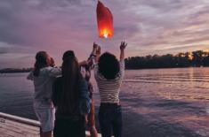 Latające lampiony - szczęście leci w górę, problemy zostają na dole