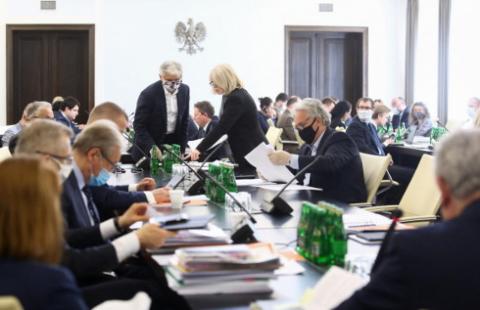 Senat: Korupcja jako przestępstwo urzędnicze karane surowiej