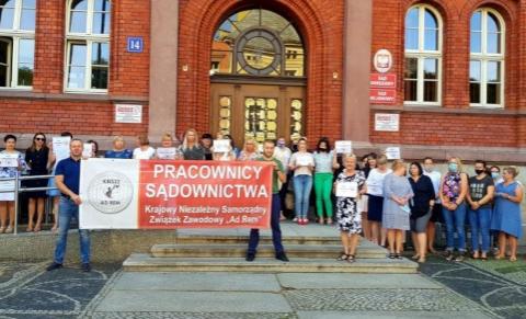 Zaognia się sytuacja w sądach - pracownicy na "chorobowych", MS zwraca się do ZUS