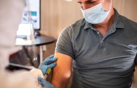 Ruszyła rejestracja na trzecią dawkę szczepionki dla wszystkich pełnoletnich osób