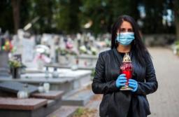Minister zdrowia: Kiedy na cmentarzu tłoczno, warto założyć maseczkę