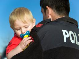 RPO interweniuje w sprawie służby policjantek z małymi dziećmi w niedziele, święta i w nocy