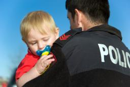 RPO interweniuje w sprawie służby policjantek z małymi dziećmi w niedziele, święta i w nocy