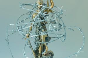 Raport: Toczy się 138 postępowań dyscyplinarnych i wyjaśniających wobec sędziów