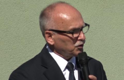 Książek: Warto władzom oświatowym przypomnieć, że po łacinie „minister” to sługa