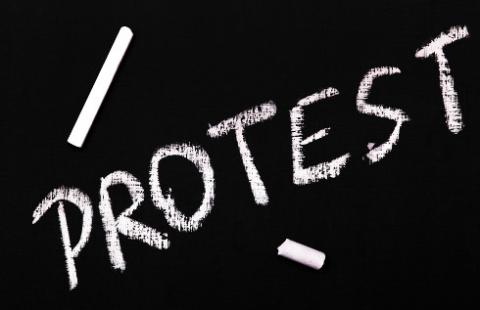 Protest pracowników szkolnictwa wyższego i nauki - żądają 17 proc. podwyżek. MEiN rozważy postulaty