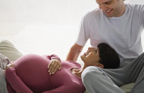 Brak szczepienia lub testu na Covid-19 nie przekreśla rodzinnego porodu