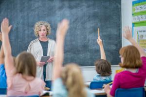 Wcześniejsze emerytury dla nauczycieli od przyszłego roku - projekt już w Sejmie