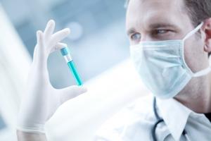 Obniżka wycen testów PCR utrudni walkę z pandemią