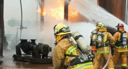 MSWiA: Obowiązują uchwały ekwiwalentowe dla strażaków. Według prawników niekoniecznie