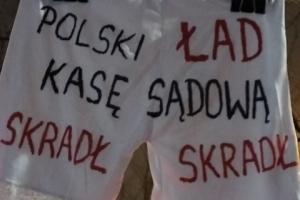 Covid zawiesza "czerwone miasteczko", ale protest pracowników sądów i prokuratur trwa