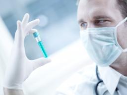 NFZ na nowo wycenił testy PCR - za szybkie zapłaci 197 złotych