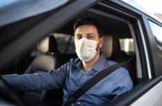 Podczas kontroli kierowca ma trzymać ręce na kierownicy