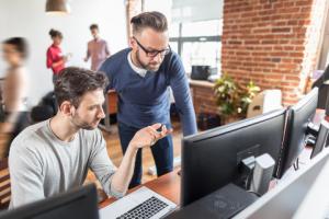 Badanie. Rok 2022 w IT i technologiach: Pracownicy chcą tworzyć technologiczną wizję przyszłości