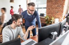 Badanie. Rok 2022 w IT i technologiach: Pracownicy chcą tworzyć technologiczną wizję przyszłości